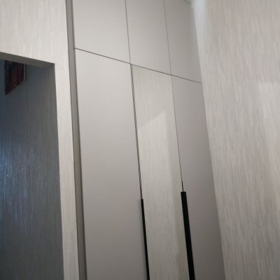 Шкафы встроенные в прихожую 1